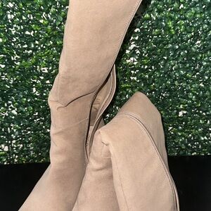 Elegant Tan Women's Boots